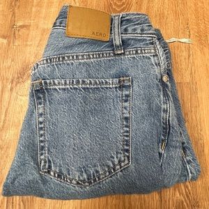 Aéropostale 90s Baggy Ripped Jean
Size 2 
🖤🖤